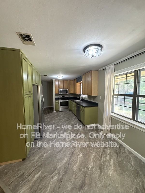 1229 W Ten Mile Rd - Photo 2 of 10