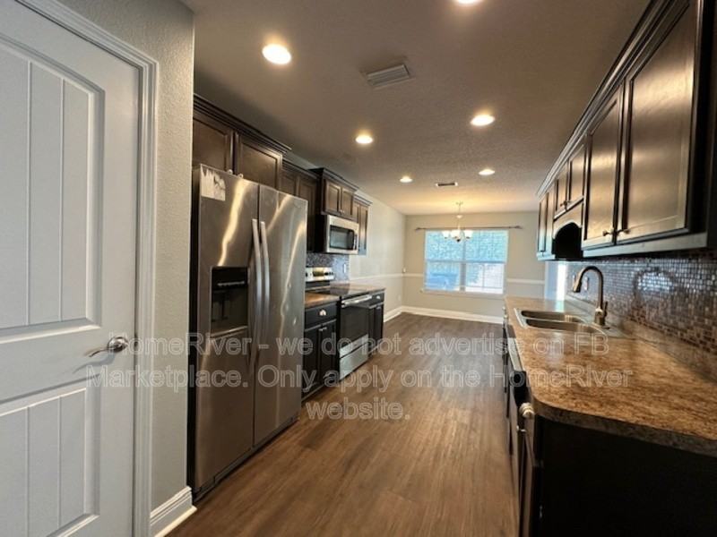 3762 Weatherstone Cir - Photo 6 of 21