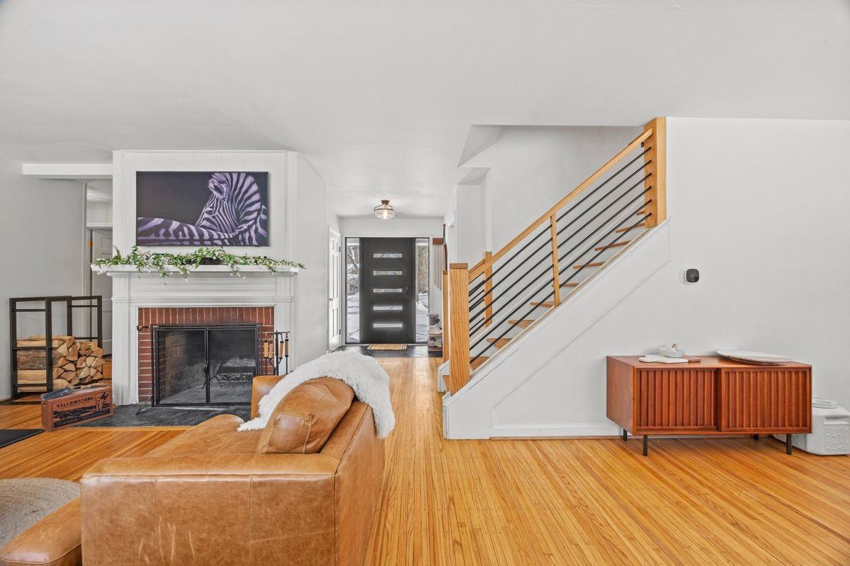 25 Brookwood Rd - Photo 4 of 48