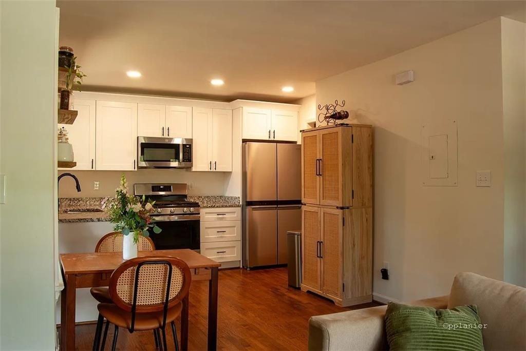 1181 Westview Dr Sw - Photo 2 of 12