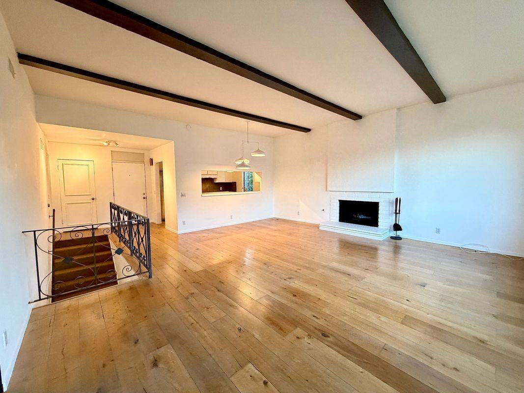 8743 Hollywood Hills Rd