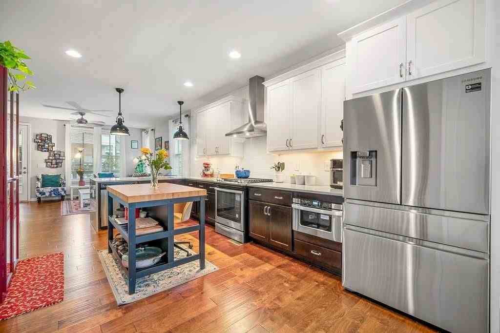 755 Dunlop Way - Photo 2 of 26