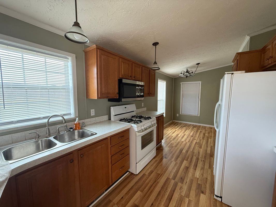 445 Harmony Rd - Photo 4 of 10