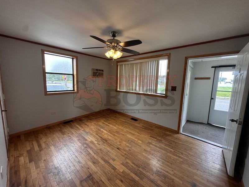 209 E Center St - Photo 4 of 9
