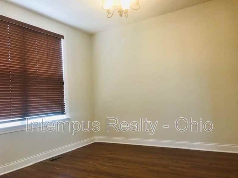 9390 Woodbine Way - Photo 5 of 50