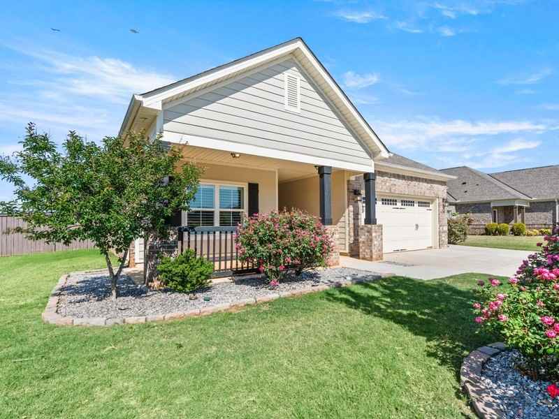 124 Shangrila Way - Photo 2 of 33