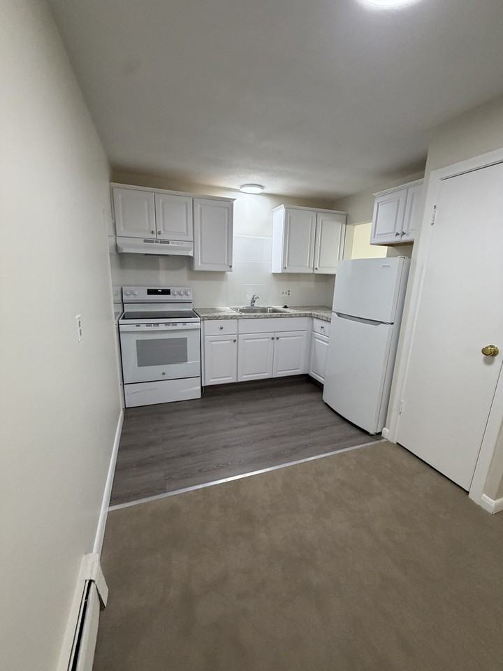 Gardner St #1-11 - Photo 3 of 10