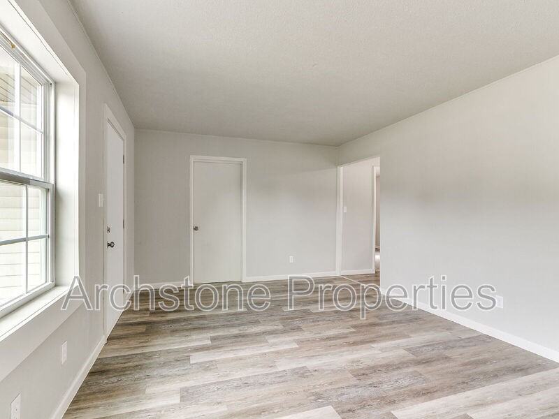 2312 Mustang St - Photo 5 of 41
