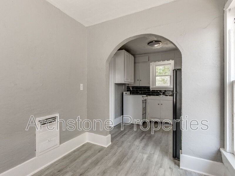 4407 N Military Ave - Photo 3 of 17