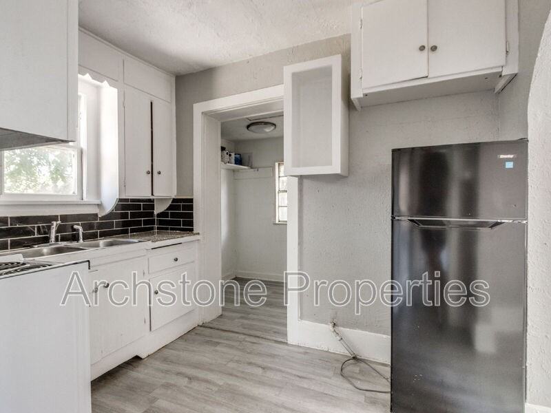4407 N Military Ave - Photo 6 of 17