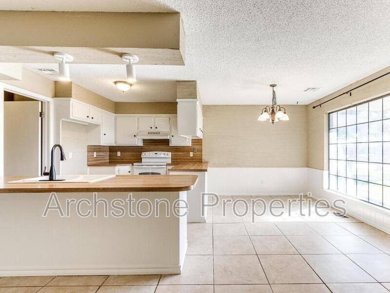 6605 Lyrewood Ln - Photo 2 of 30