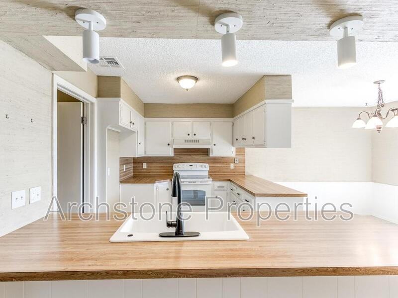 6605 Lyrewood Ln - Photo 7 of 30