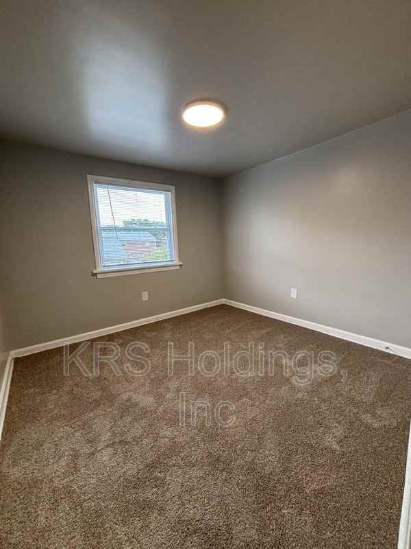5423 Remuda Dr - Photo 4 of 8