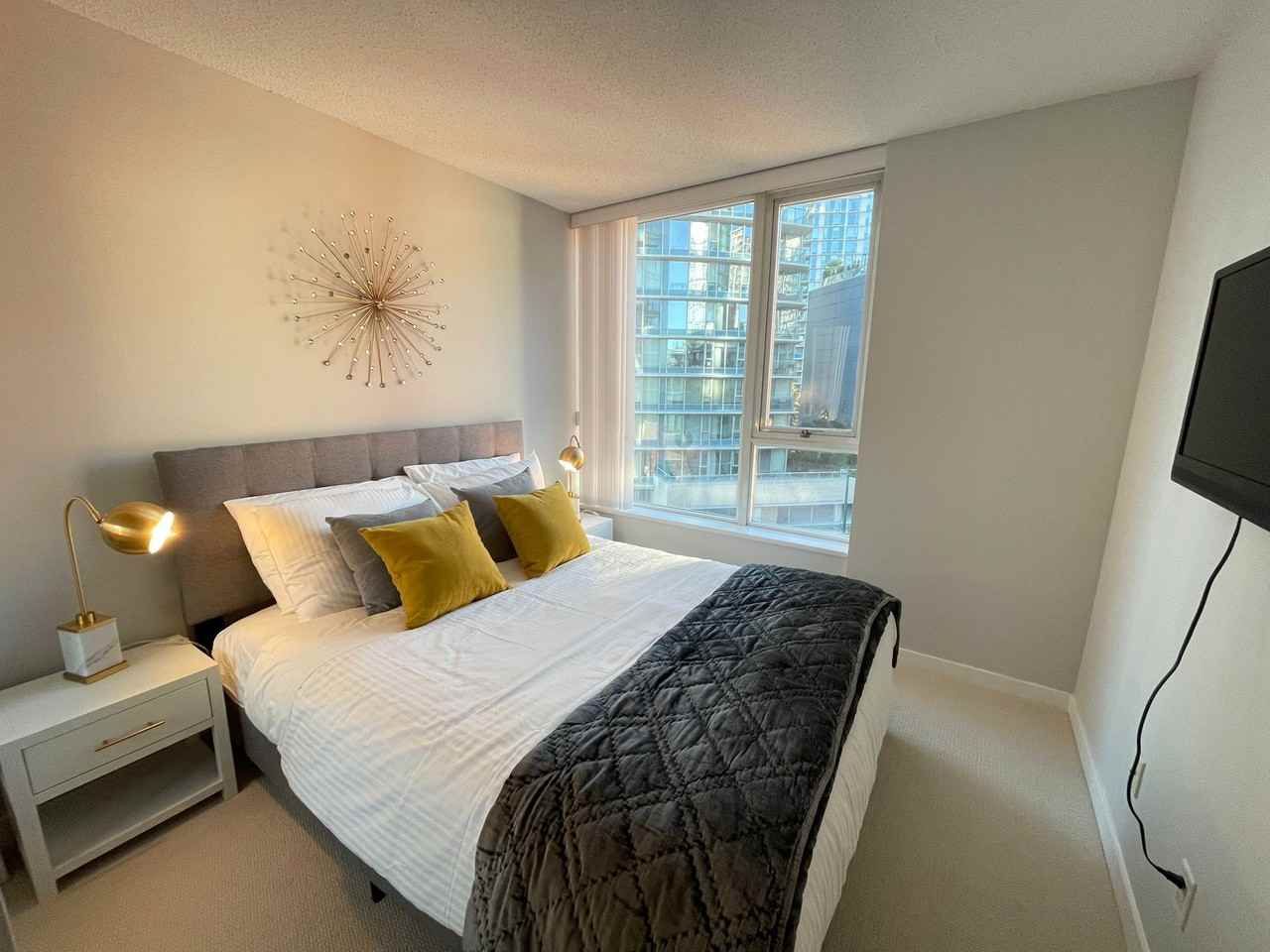 688 Abbott Street - Photo 5 of 22