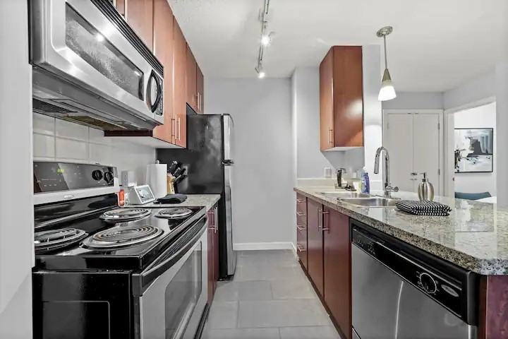 688 Abbott Street - Photo 7 of 22
