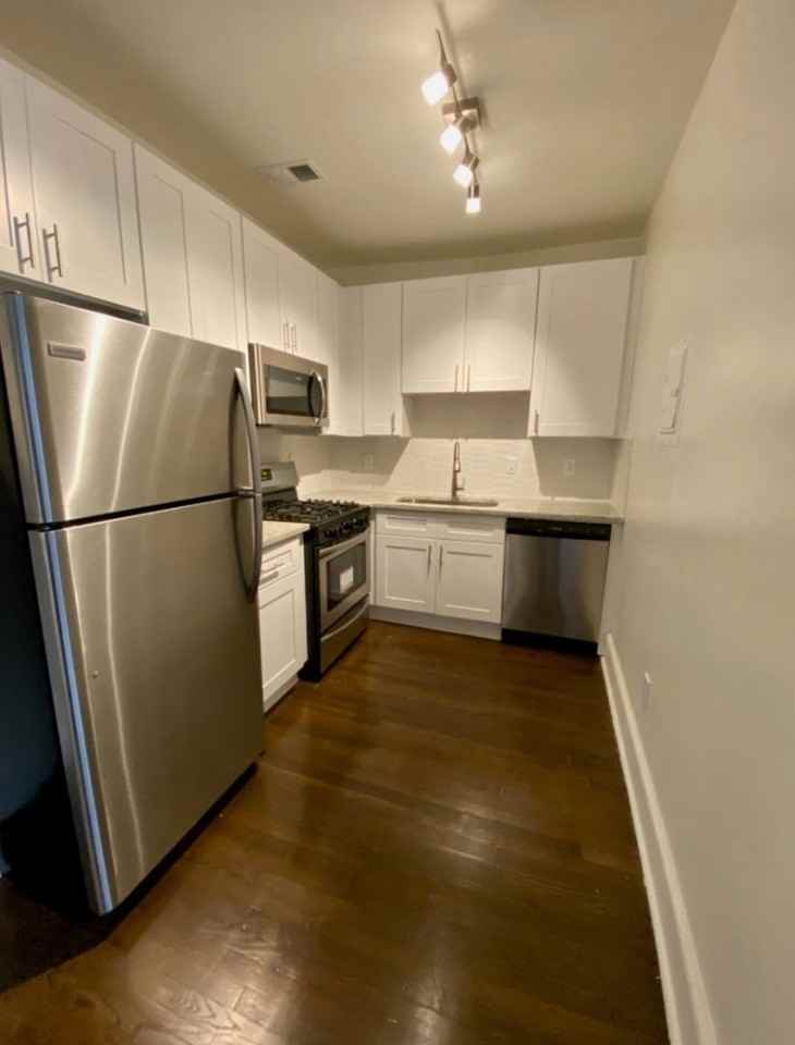 800 788- 800 Greenwood Avenue NE - Photo 3 of 6