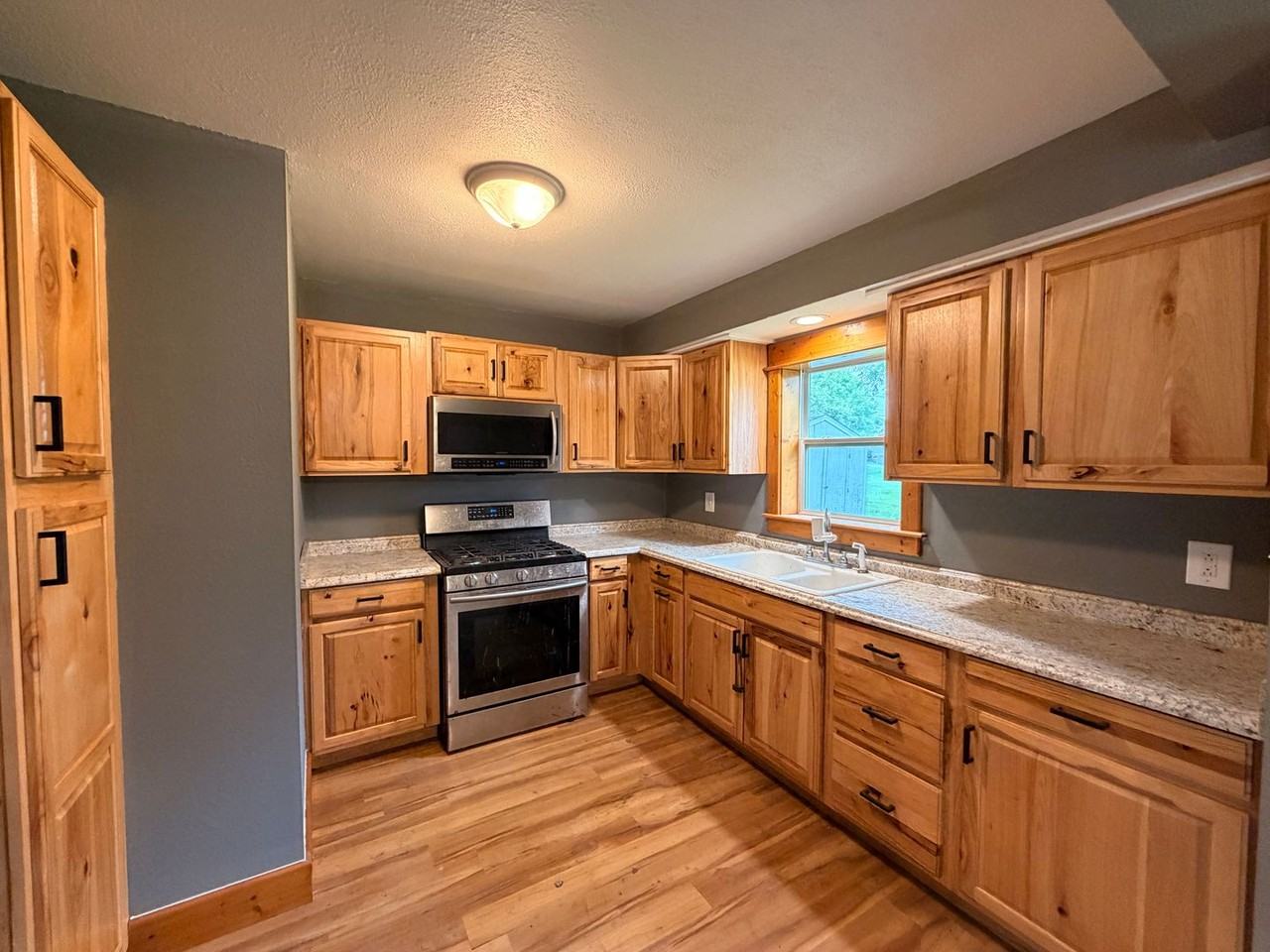 426 Cherry St - Photo 3 of 11