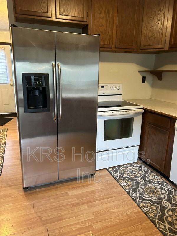 213 Spotswood Ln - Photo 2 of 10