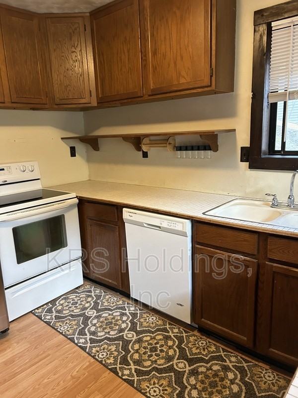 213 Spotswood Ln - Photo 3 of 10