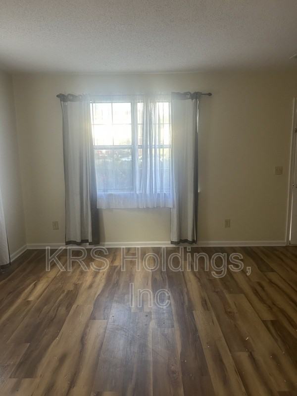 1181 Rosedale Dr - Photo 3 of 8