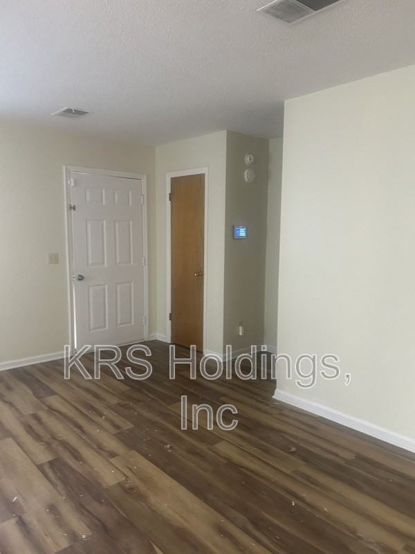 1181 Rosedale Dr - Photo 4 of 8