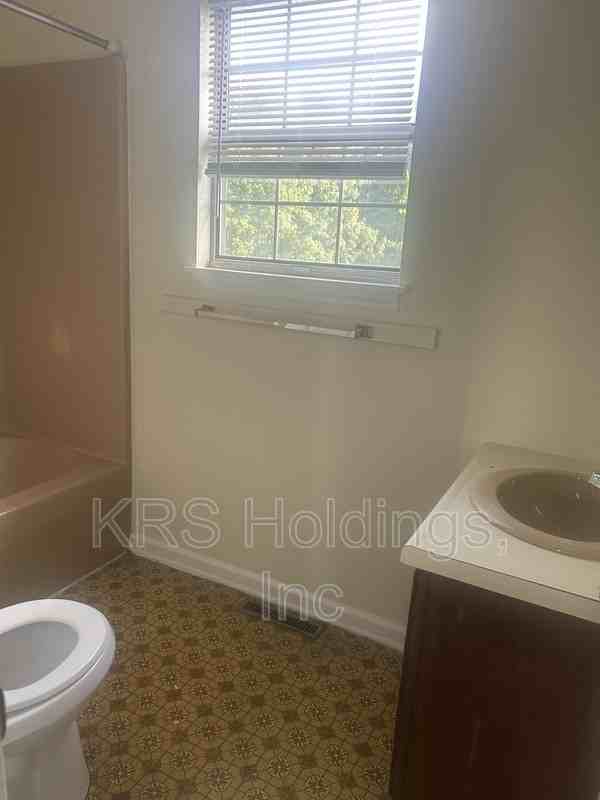 1181 Rosedale Dr - Photo 7 of 8