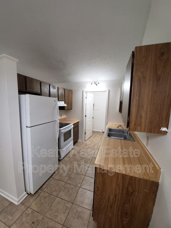 803 Fox Run Ave - Photo 2 of 17