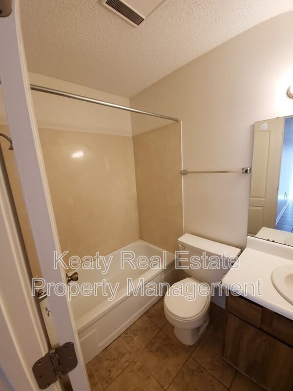 803 Fox Run Ave - Photo 7 of 17