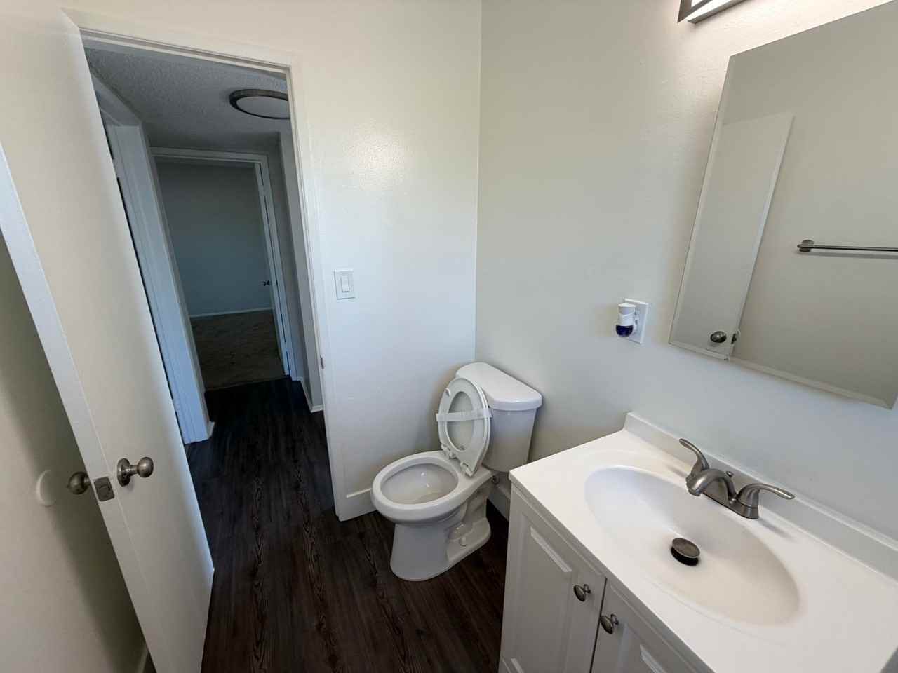 Spacious 1 Bedroom/1 Bathroom Apartment - Photo 5 of 23
