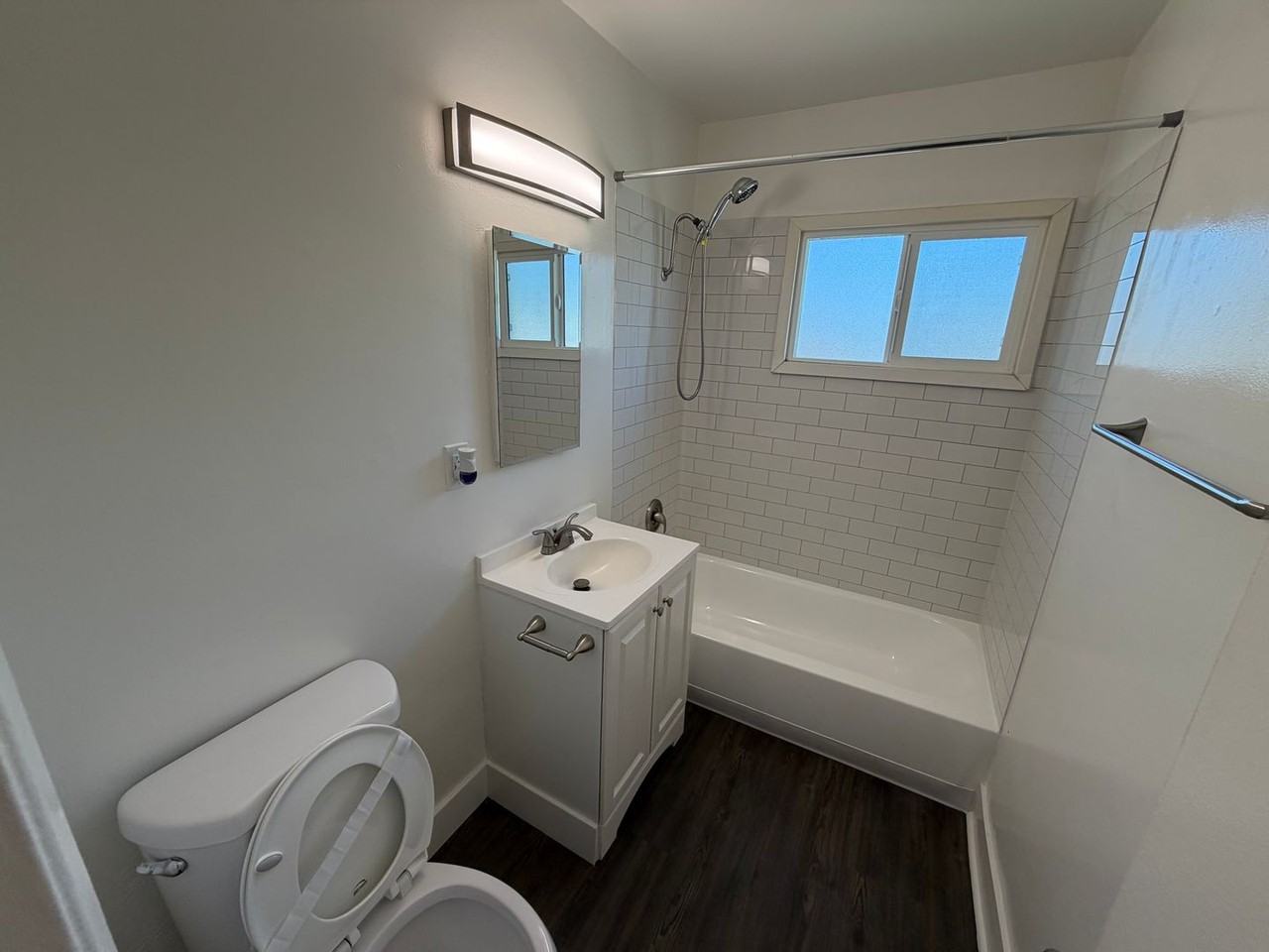 Spacious 1 Bedroom/1 Bathroom Apartment - Photo 6 of 23