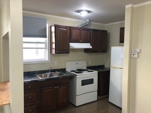 1124 Main St W #4 - Photo 2 of 8