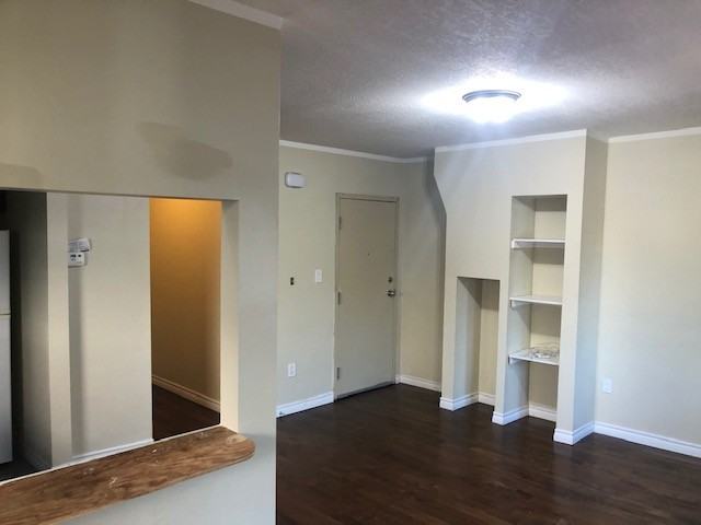 1124 Main St W #4 - Photo 3 of 8