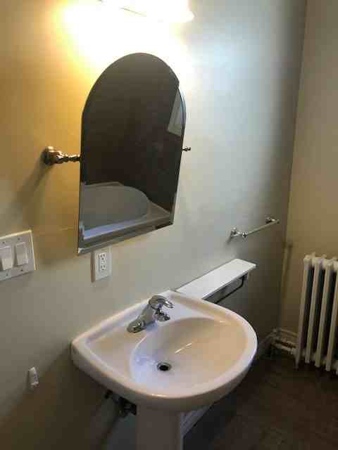 1124 Main St W #4 - Photo 7 of 8
