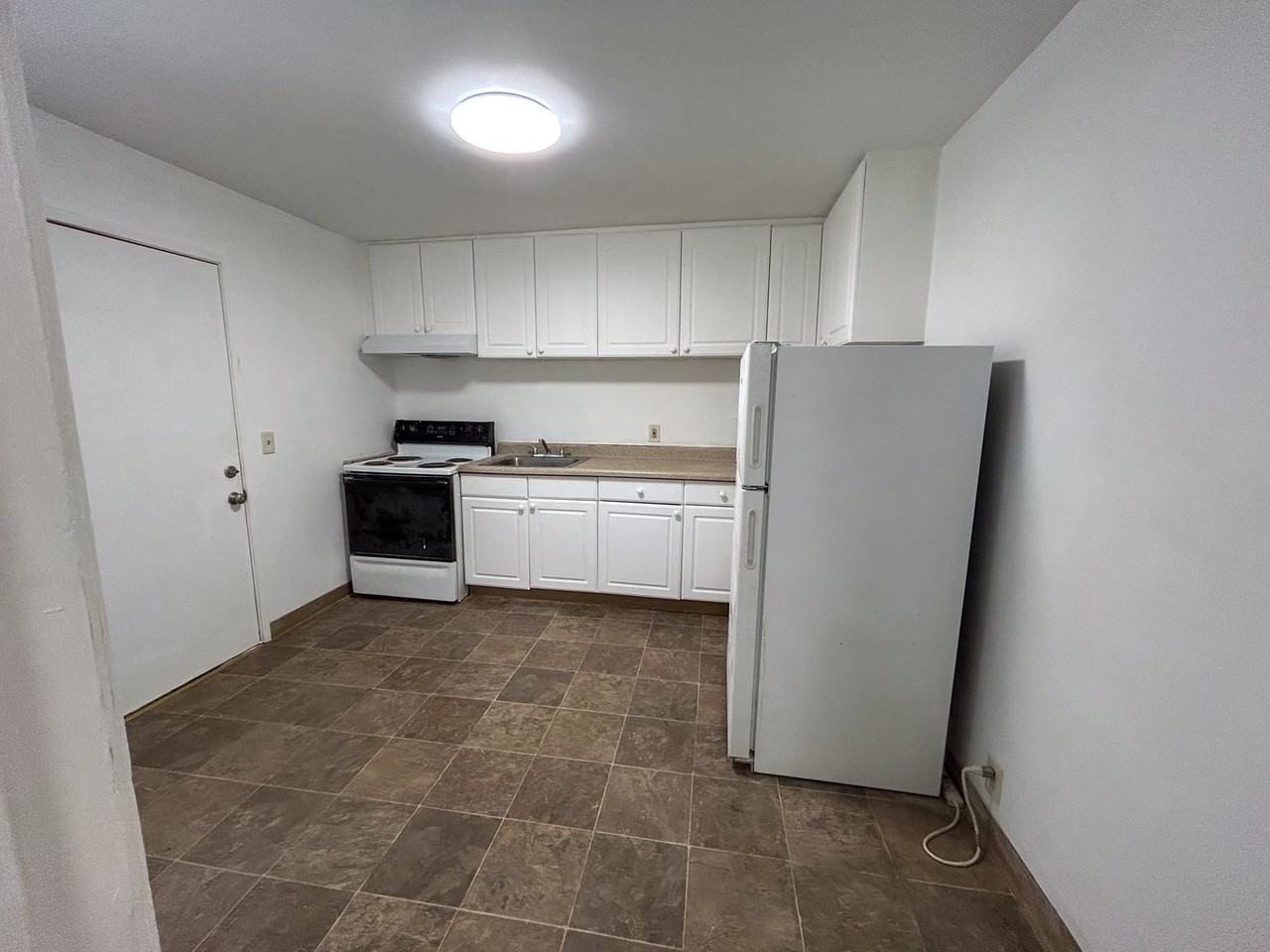 1175 East Eighth Street - RM - Photo 5 of 14