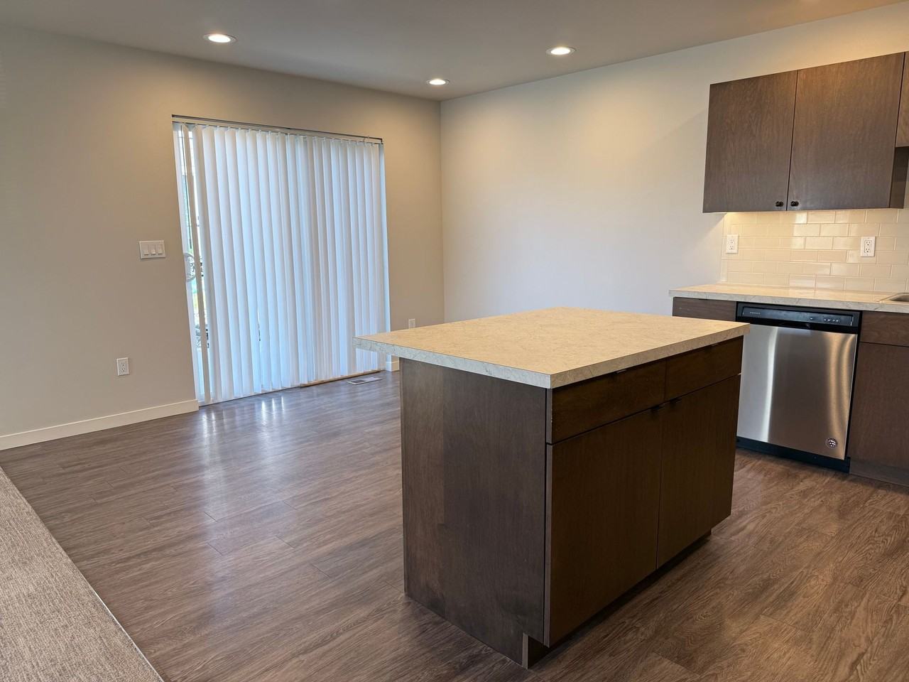 Bergen Town Homes - Photo 4 of 21
