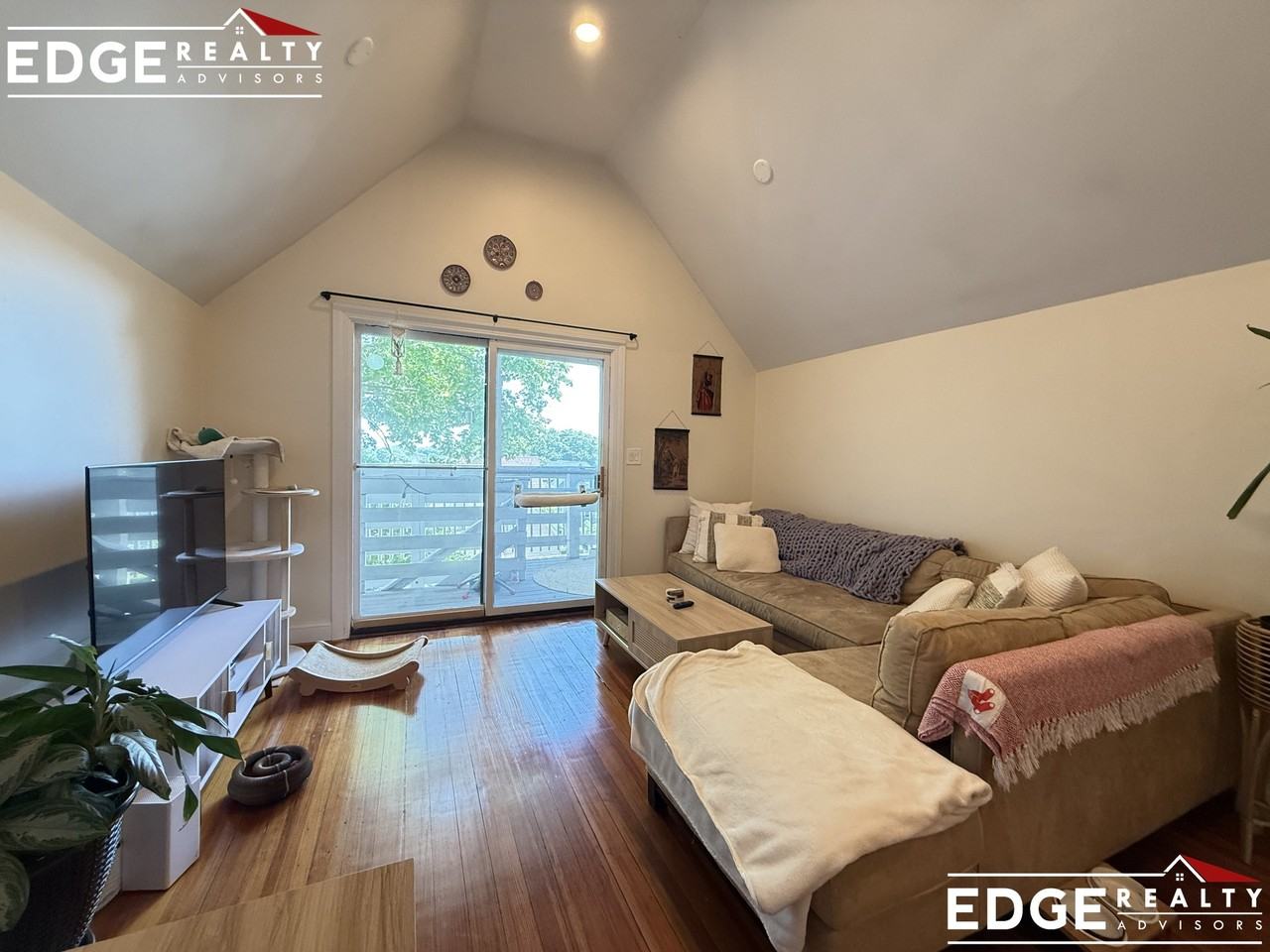 104 Brooks St #3 - Photo 4 of 10