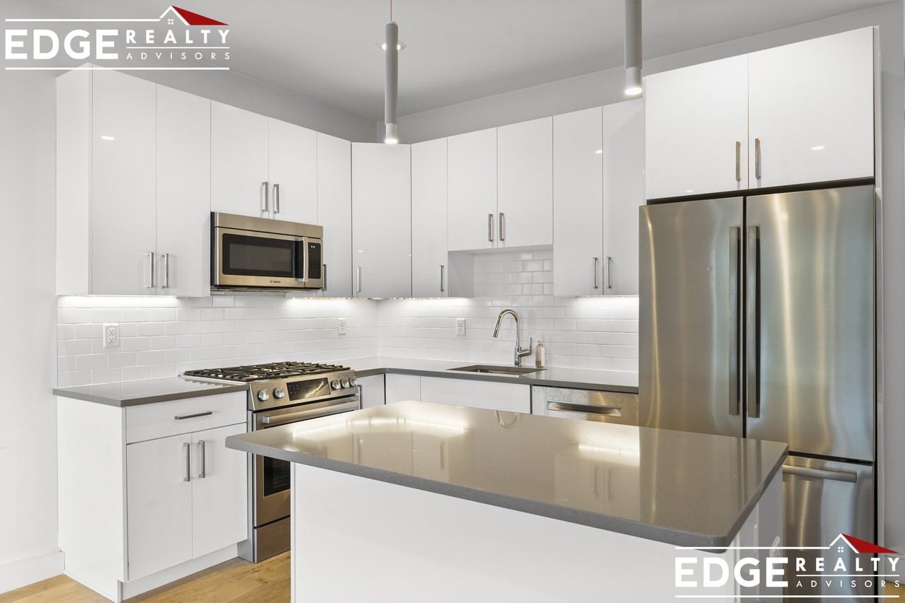 420 W Broadway #205 - Photo 3 of 17