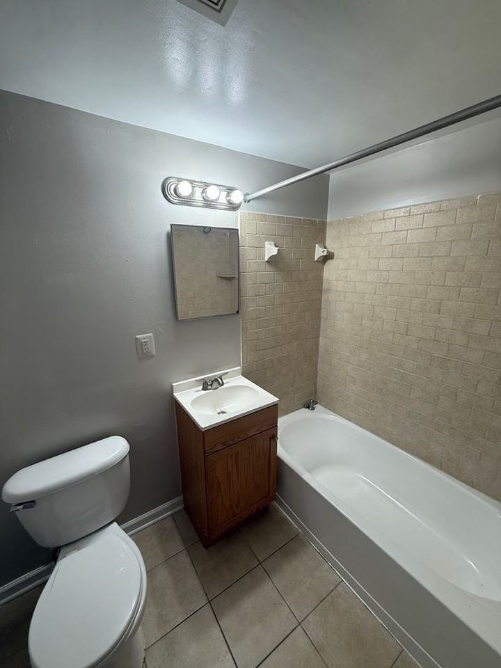 3105 Naylor Rd Se - Photo 5 of 13