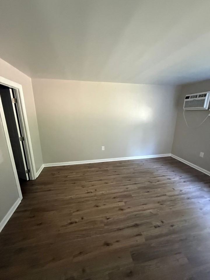 3105 Naylor Rd Se - Photo 7 of 13