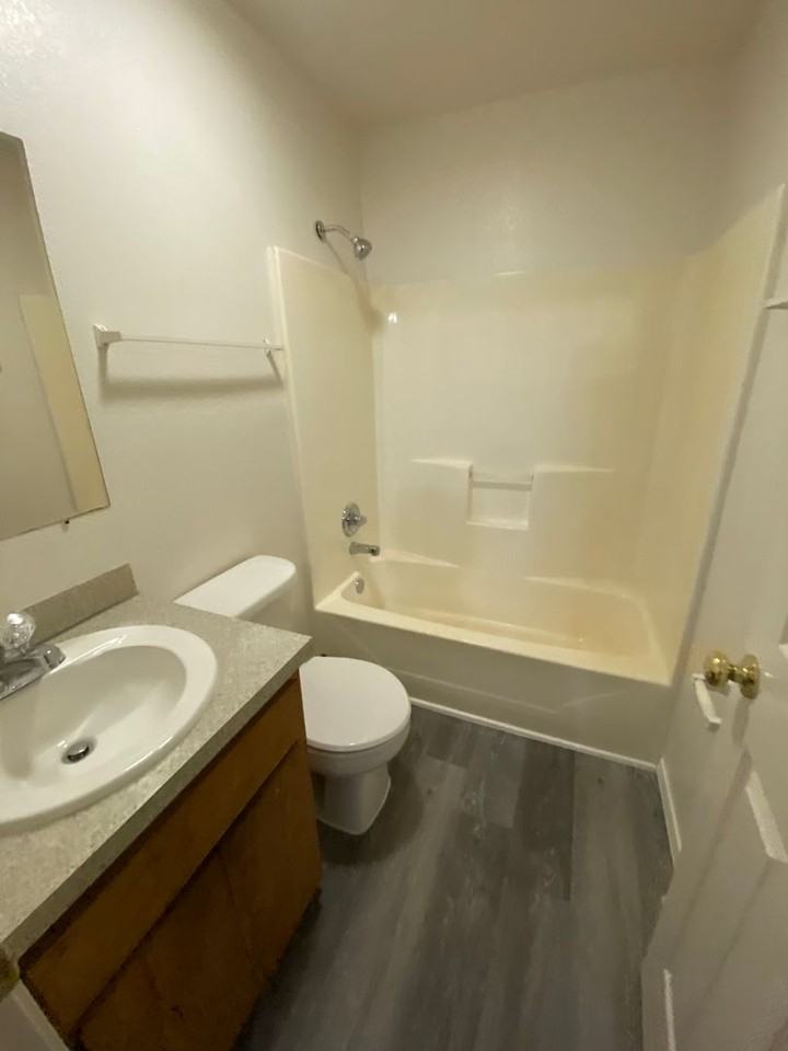 OAKLAWN APARTMENTS - Photo 3 of 10