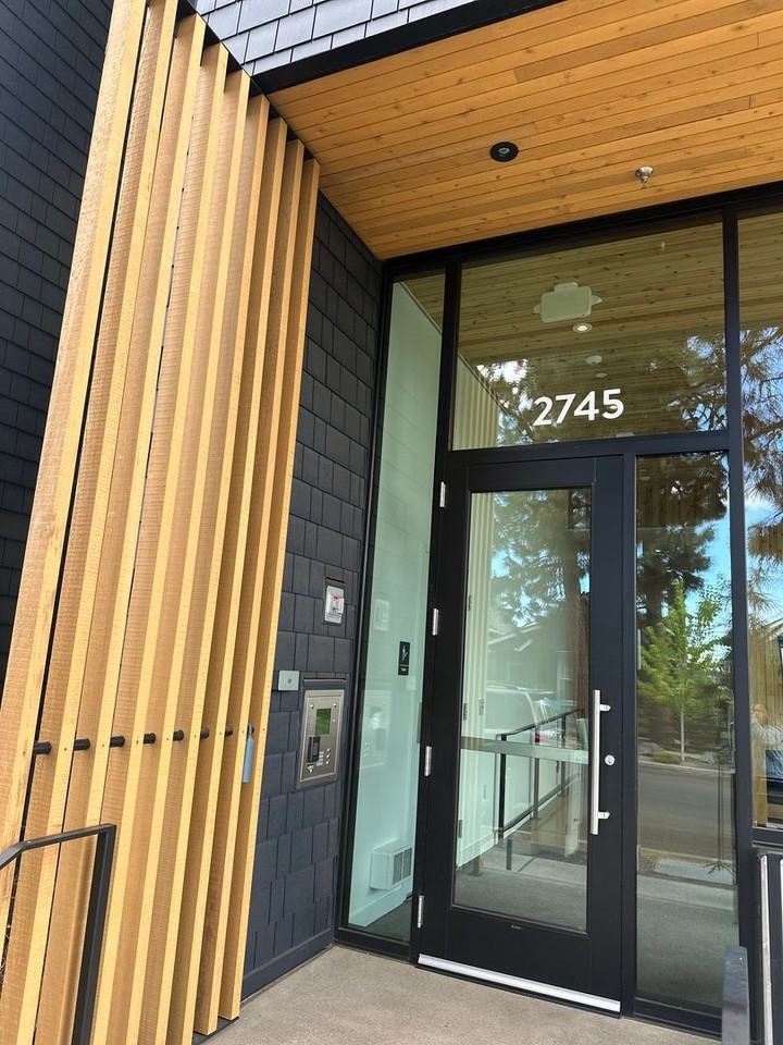 2745 Nw Ordway Ave - Photo 3 of 44