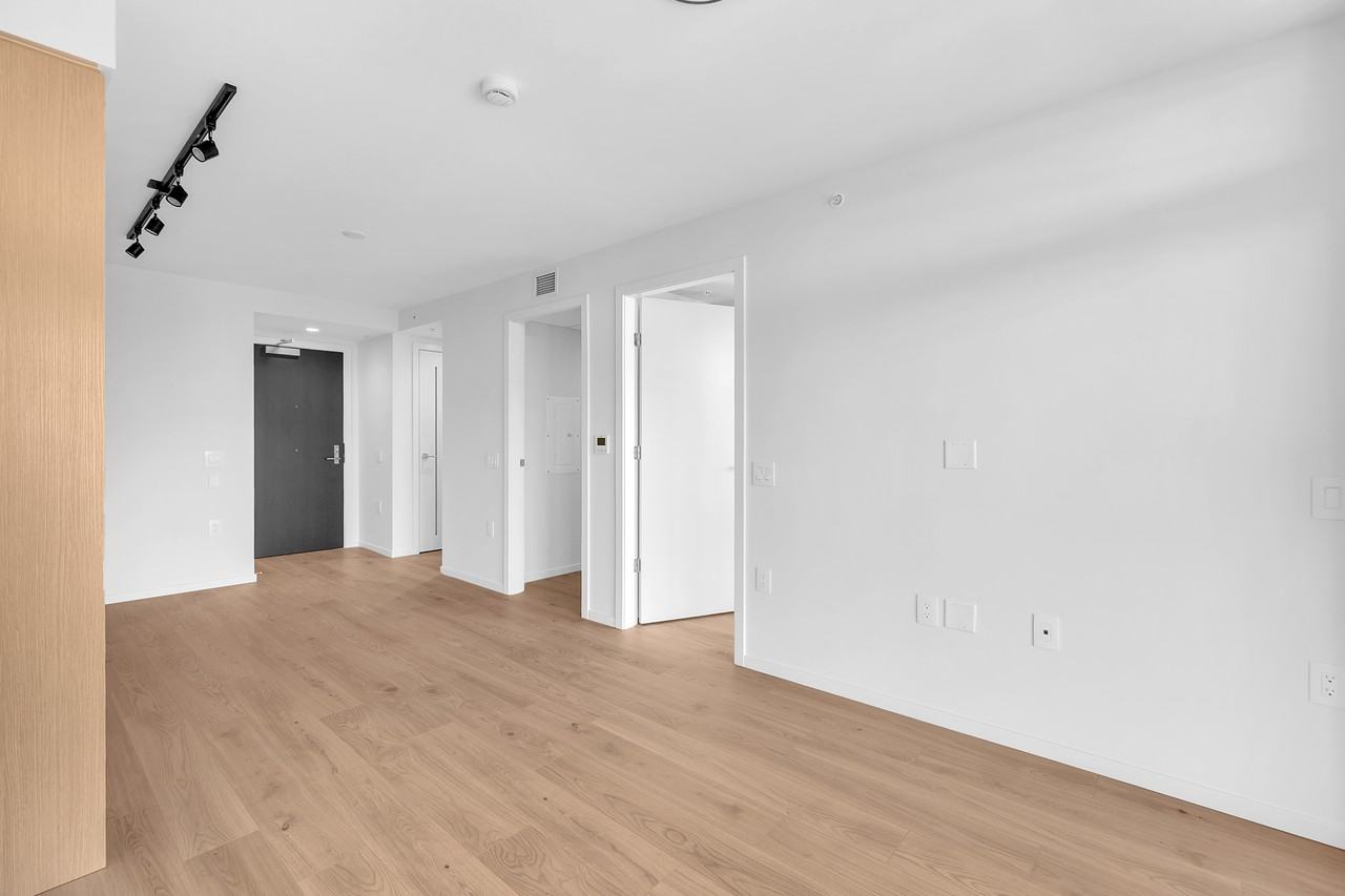 2729 Kingsway #7XX - Photo 6 of 32