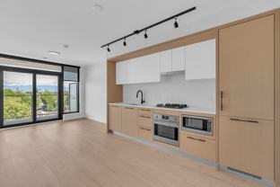 2729 Kingsway #7XX - Photo 1 of 1