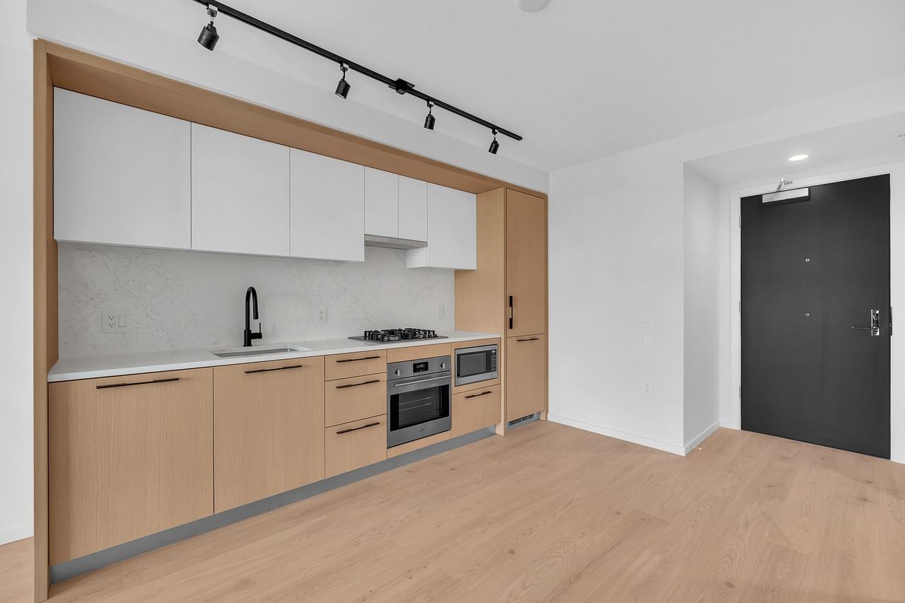 2729 Kingsway #7XX - Photo 3 of 32