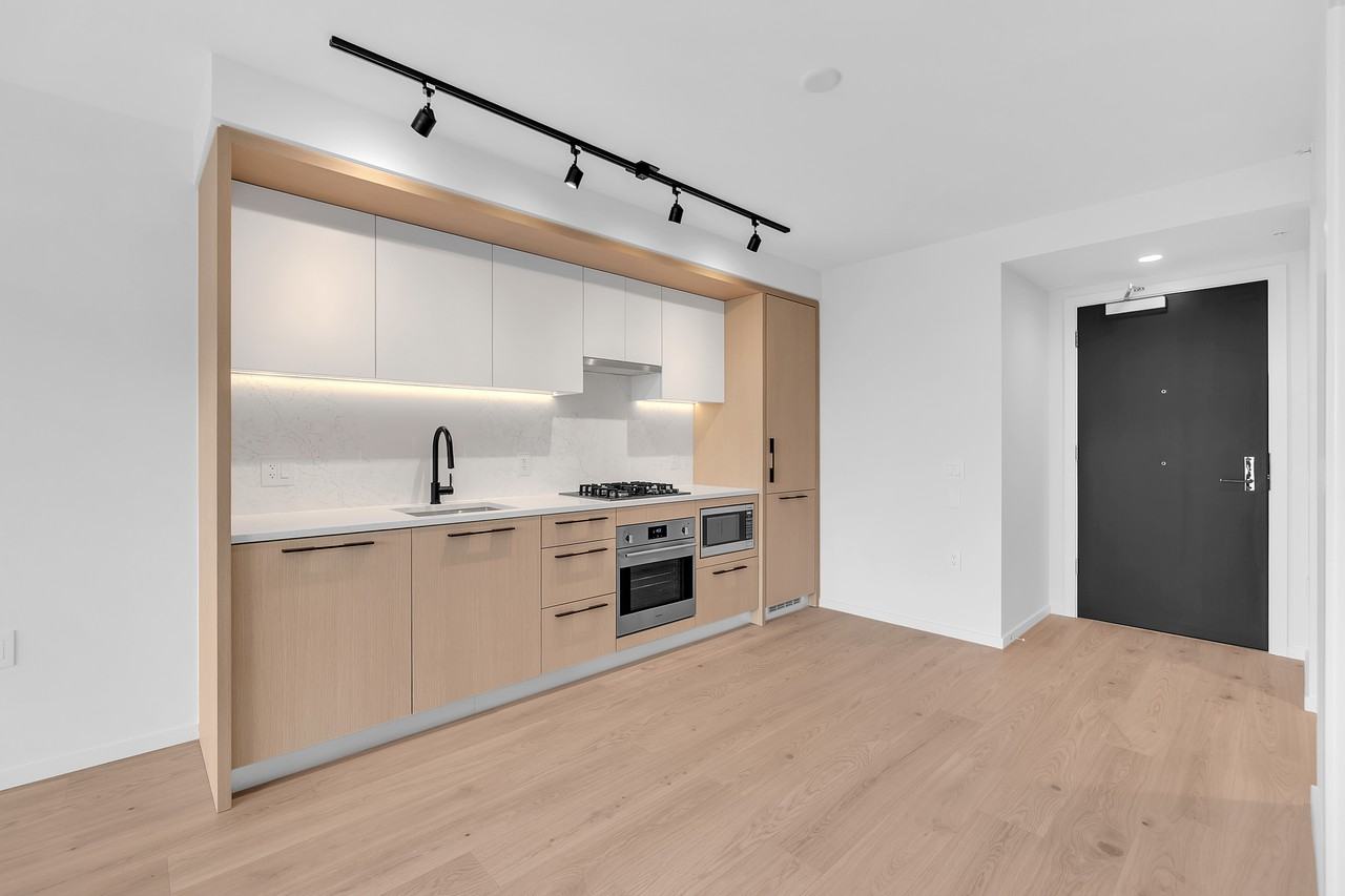 2729 Kingsway #7XX - Photo 4 of 32