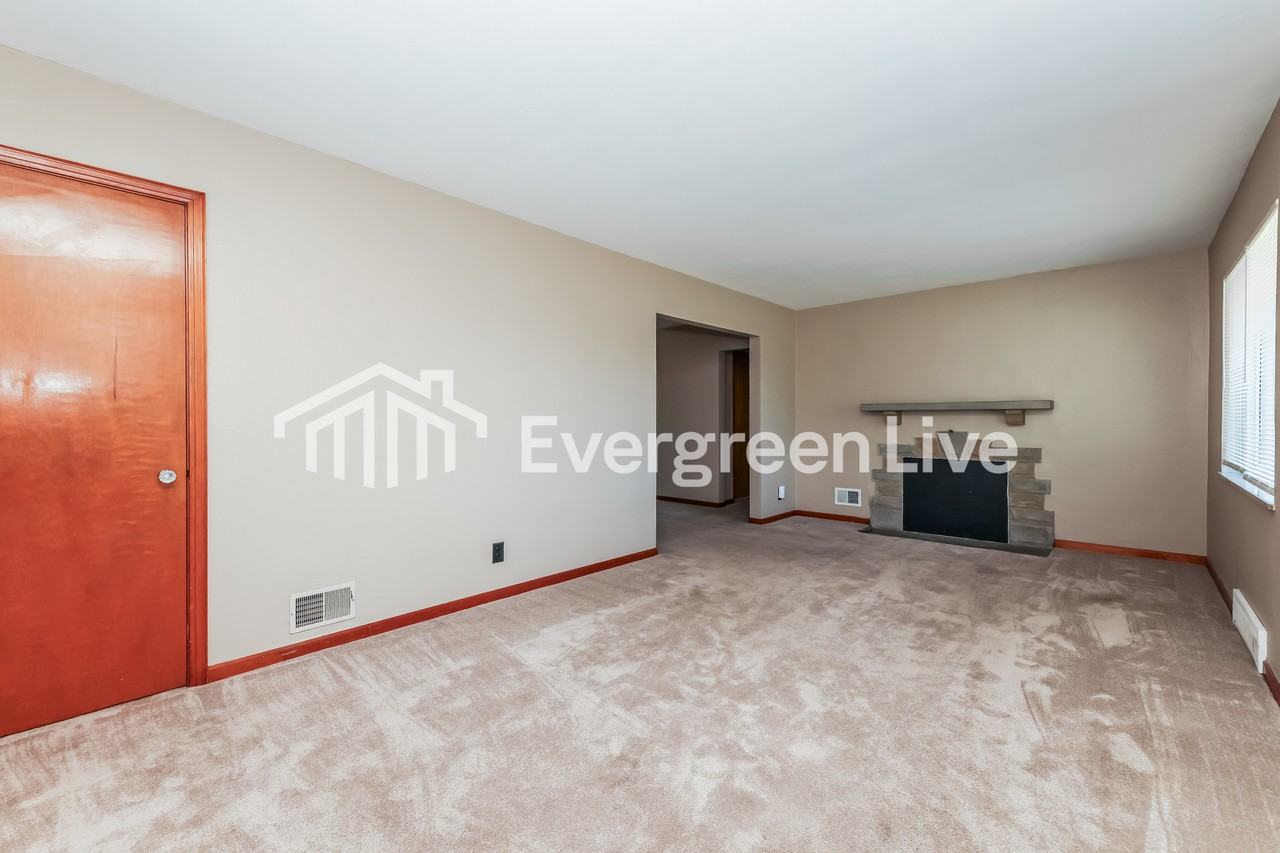 3826 E 4th St - Photo 3 of 15