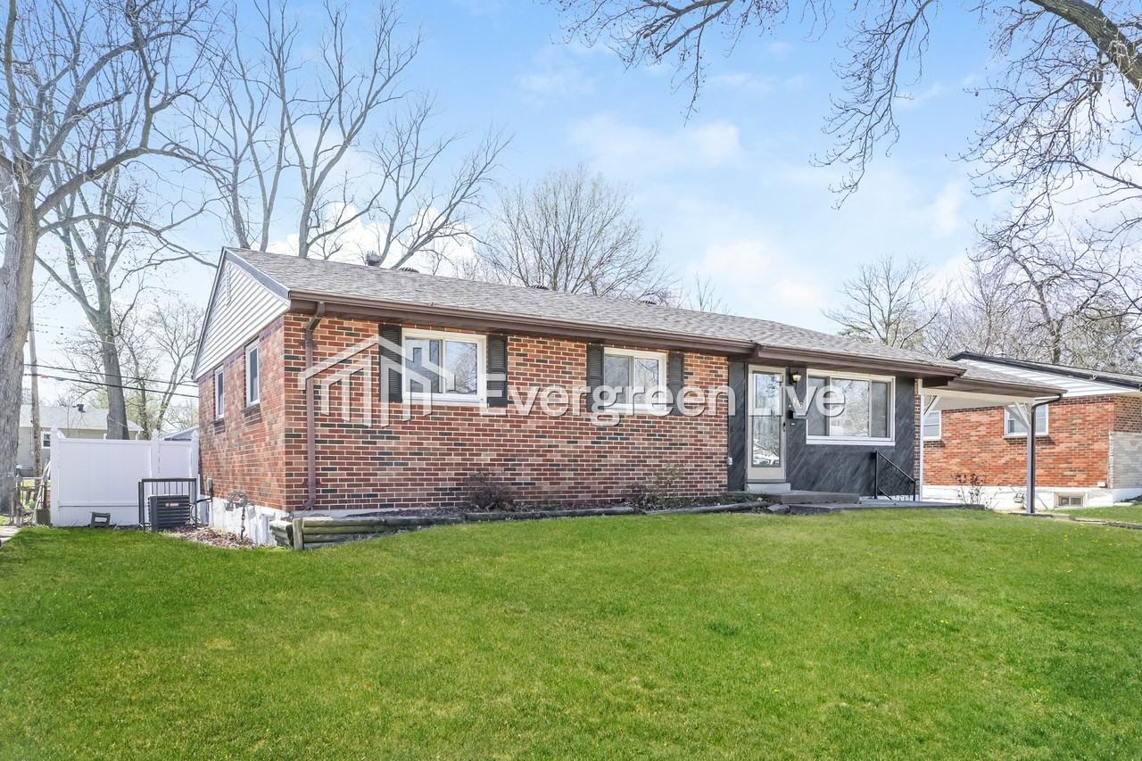 806 Teson Rd - Photo 2 of 15