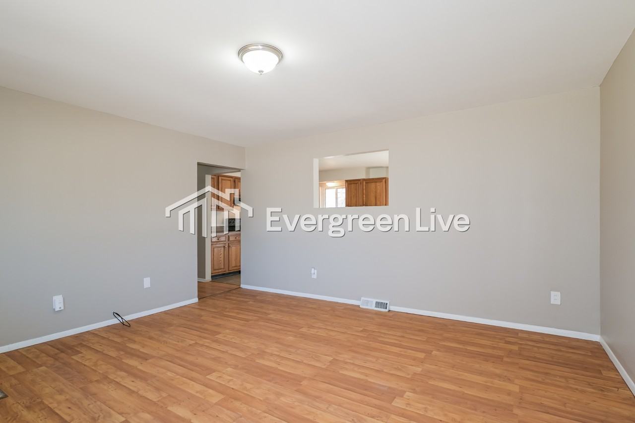 806 Teson Rd - Photo 3 of 15