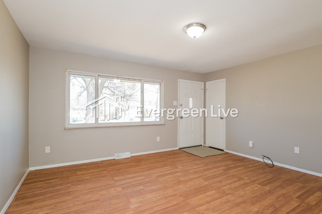 806 Teson Rd - Photo 4 of 15