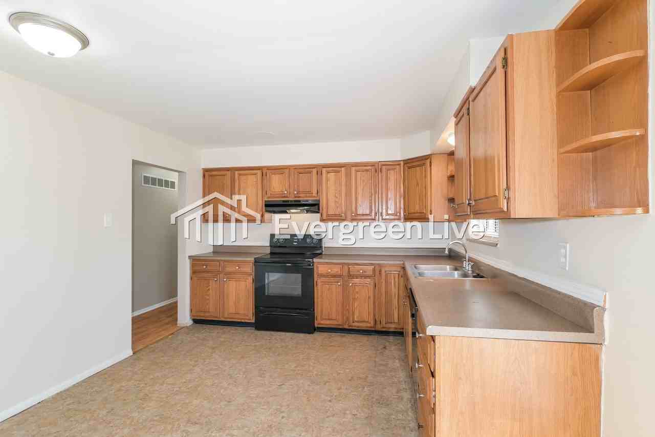 806 Teson Rd - Photo 6 of 15